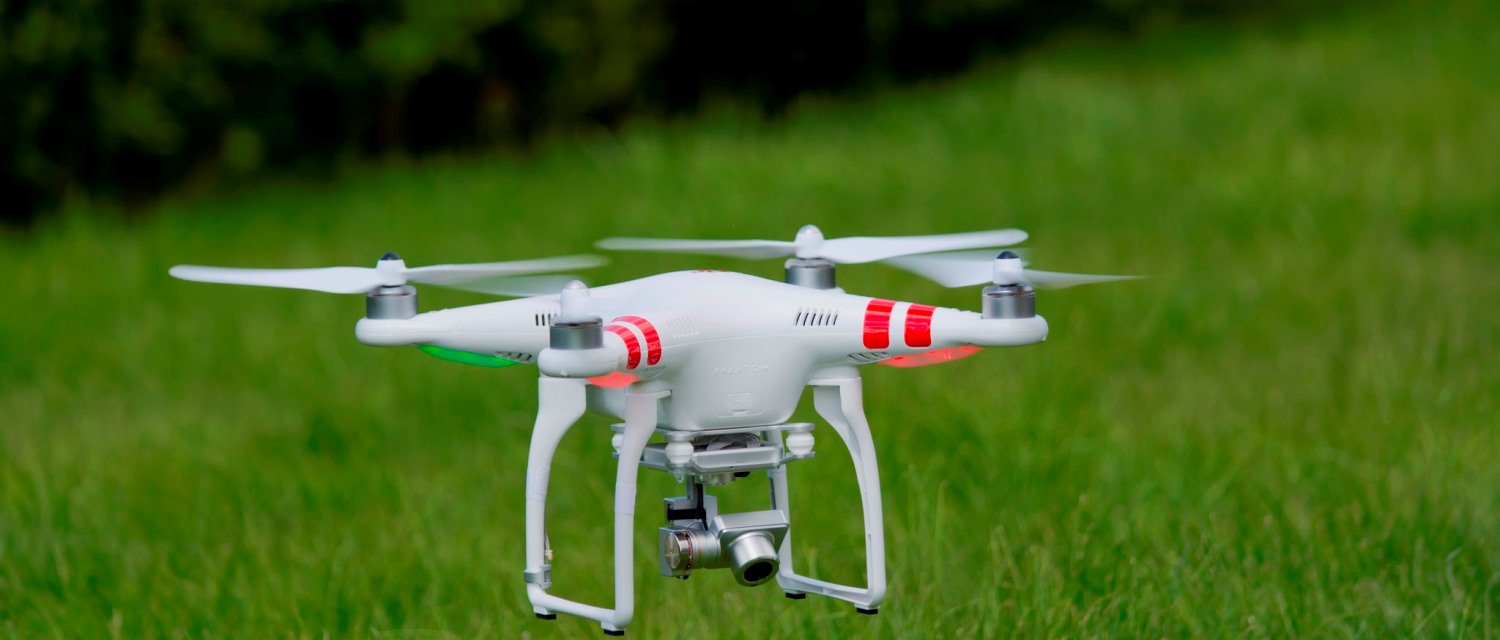 Pilotando un dron asegurado a terceros